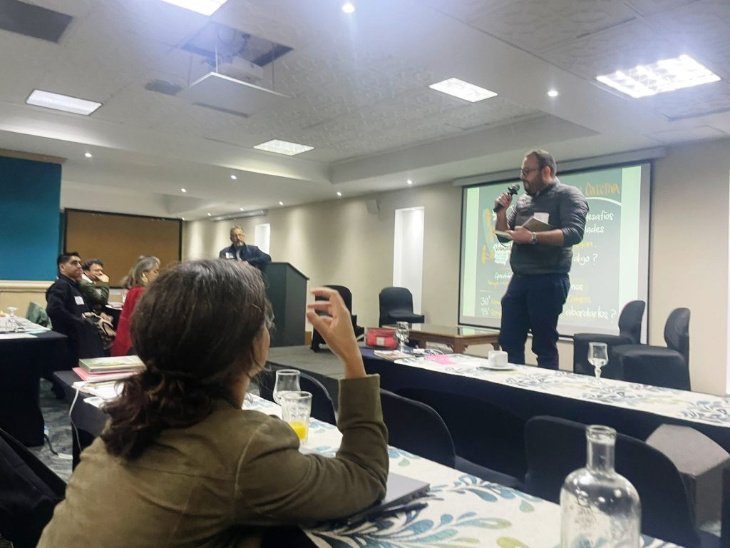 Sebastián Orjuela, Coordinador nacional de Conserva Aves de Fondo Acción, presentando las experiencias de la intervención de la Iniciativa en Colombia.